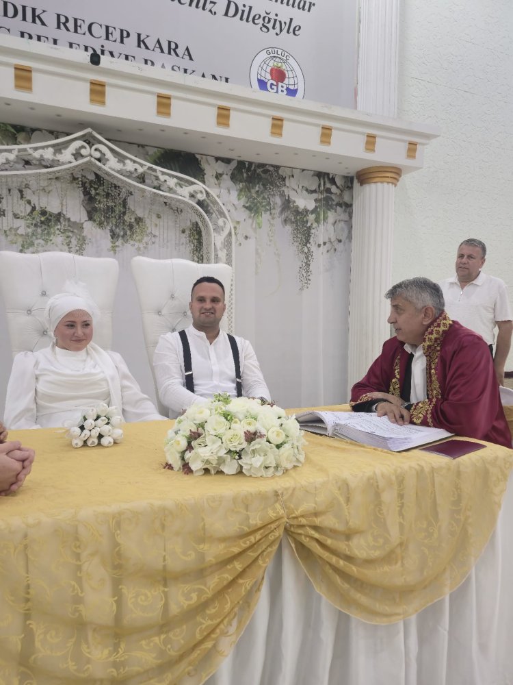 GENÇ ÇİFTİMİZE BİR ÖMÜR BOYU MUTLULUKLAR DİLERİZ