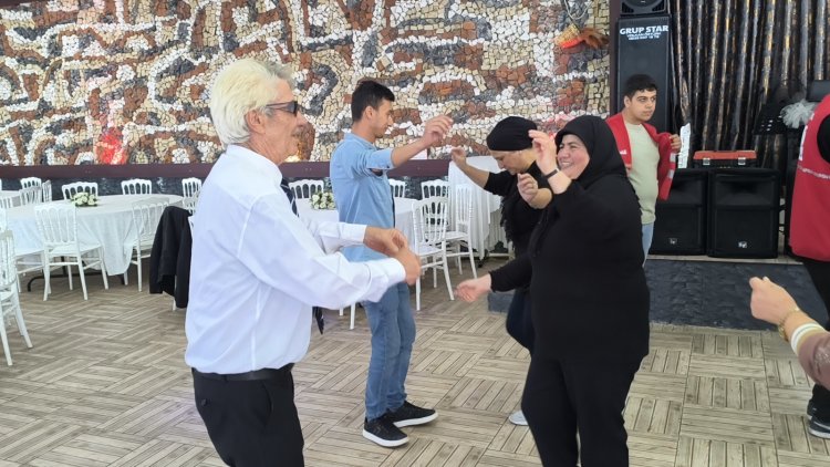 1 EKİM DÜNYA YAŞLILAR GÜNÜ KUTLU OLSUN