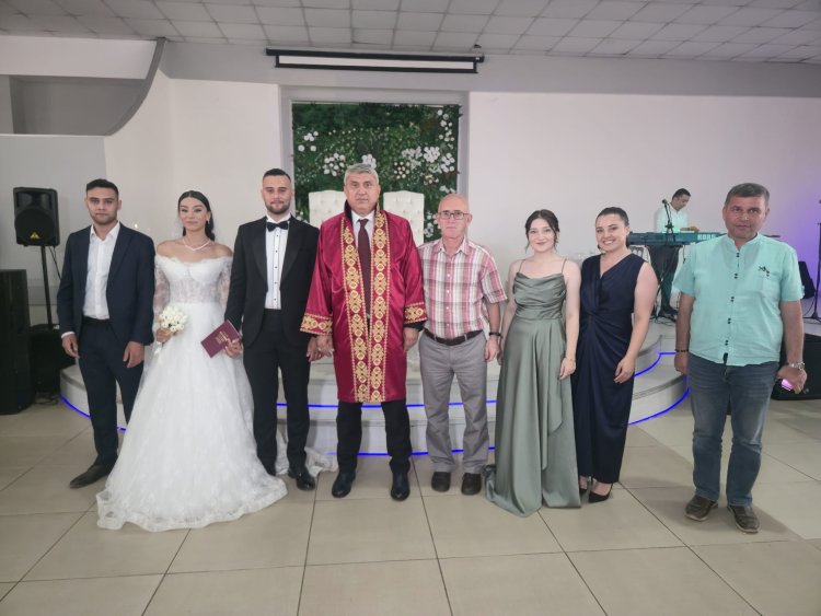 GENÇ CİFTİMİZE BİR ÖMÜR BOYU MUTLULUKLAR DİLERİZ