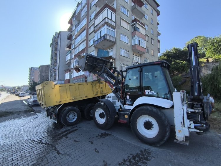 GÜLÜÇTE TEMİZLİK ÇALIŞMALARIMIZ ARALIKSIZ OLARAK DEVAM EDİYOR...