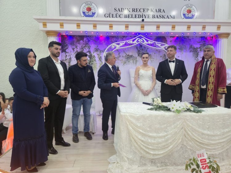 GENÇ ÇİFTİMİZE BİR ÖMÜR BOYU MUTLULUKLAR DİLERİZ...