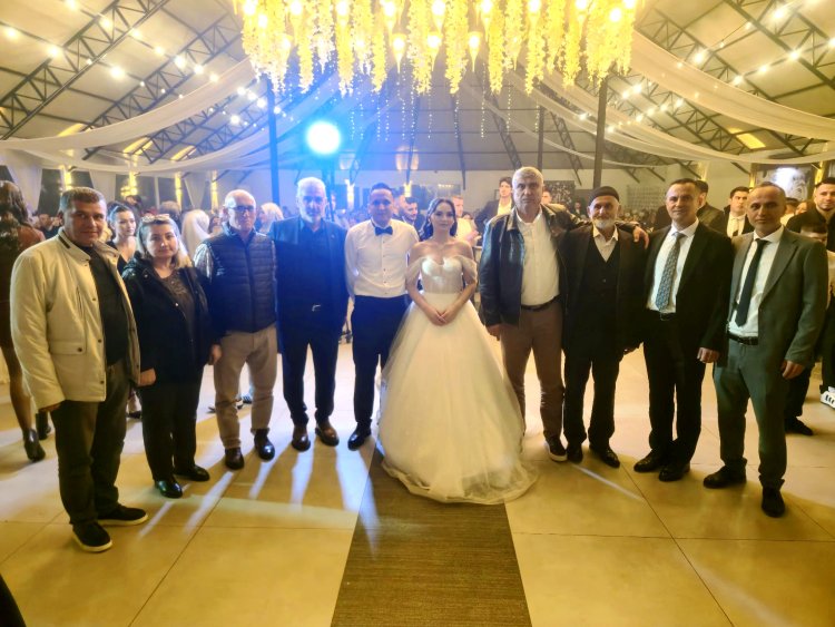 GENÇ ÇİFTİMİZE BİR ÖMÜR BOYU MUTLULUKLAR DİLERİZ