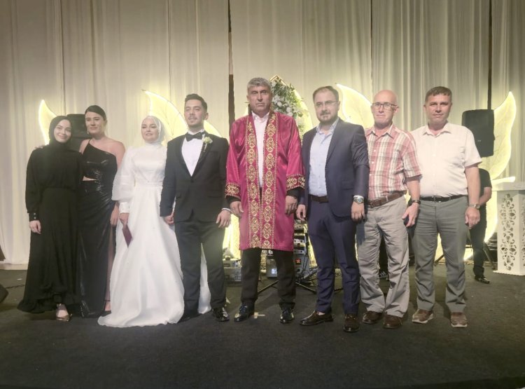 GENÇ ÇİFTİMİZE BİR ÖMÜR BOYU MUTLULUKLAR DİLERİZ