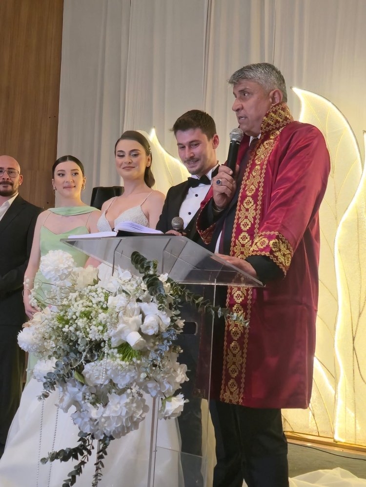 GENÇ ÇİFTİMİZE BİR ÖMÜR BOYU MUTLULUKLAR DİLERİZ...