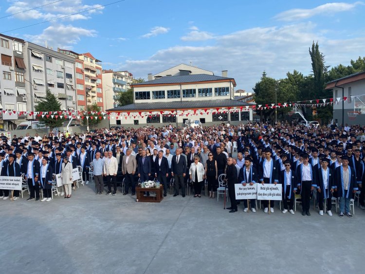 Gençlerimizin Mezuniyet Sevincine Ortak Olduk