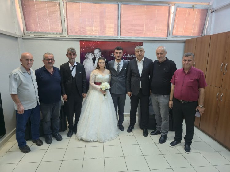 GENÇ ÇİFTİMİZE BİR ÖMÜR BOYU MUTLULUKLAR DİLERİZ