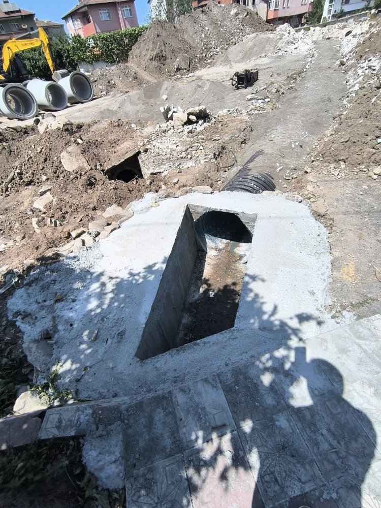 VESİLE DİKMEN İLKOKULU ALTYAPI ÇALIŞMALARINDA SONA YAKLAŞILDI