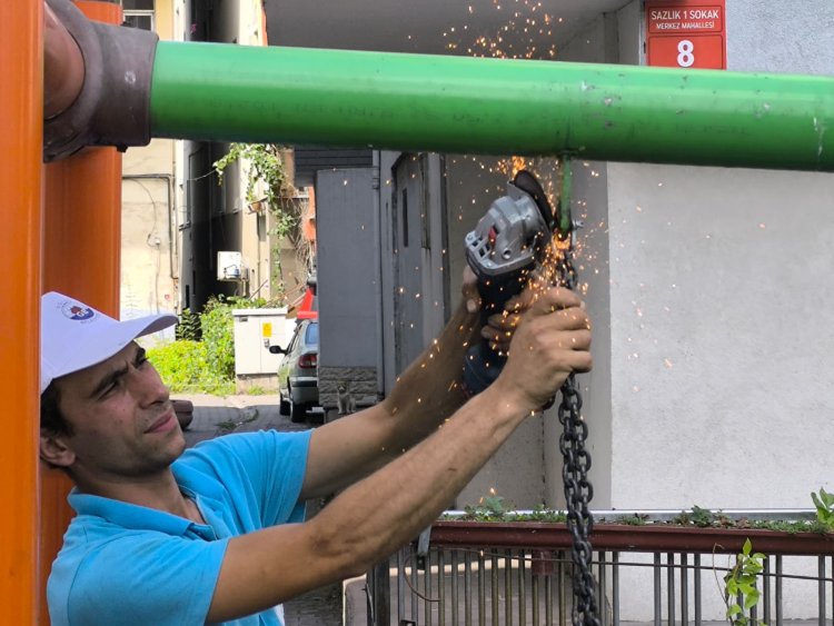 PARKLARIMIZDA BAKIM VE ONARIM ÇALIŞMALARI ARALIKSIZ OLARAK DEVAM EDİYOR...