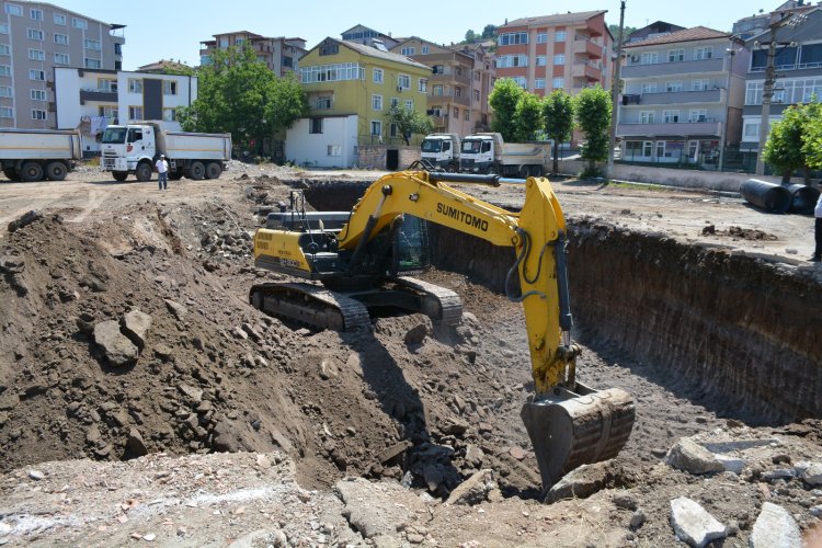 GÜLÜÇ VESİLE DİKMEN İLKOKULU SAHASINDA TEMEL ÇALIŞMALARI BAŞLADI!