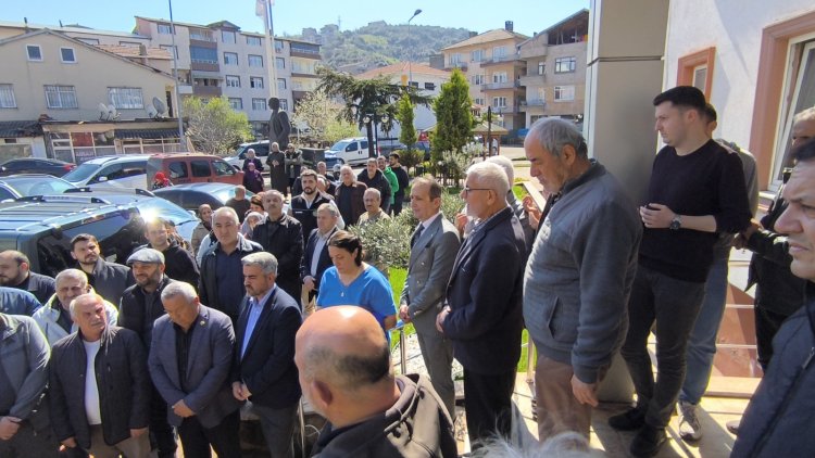 BELEDİYE BAŞKANIMIZ SADIK RECEP KARA VE MECLİS ÜYELERİMİZİ UMRE YOLCULUĞUNA UĞURLANDI