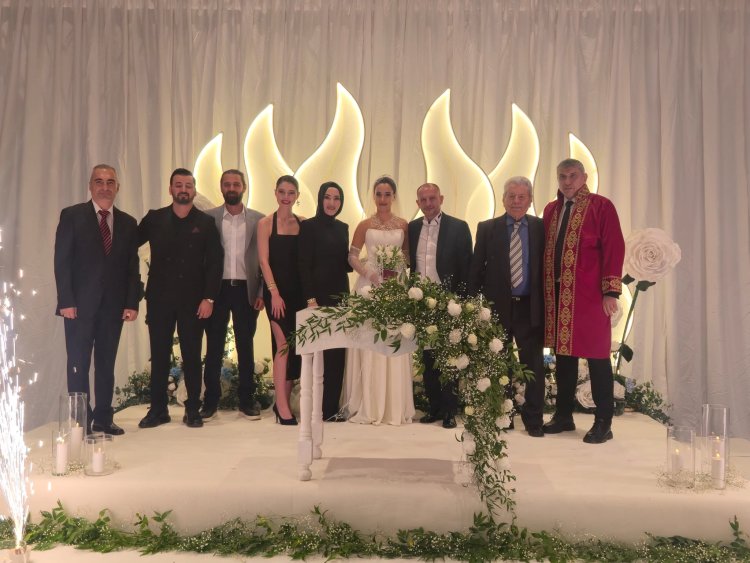 GENÇ ÇİFTİMİZE BİR ÖMÜR BOYU MUTLULUKLAR DİLERİZ
