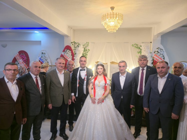 GENÇ ÇİFTİMİZE MUTLULUKLAR DİLERİZ...