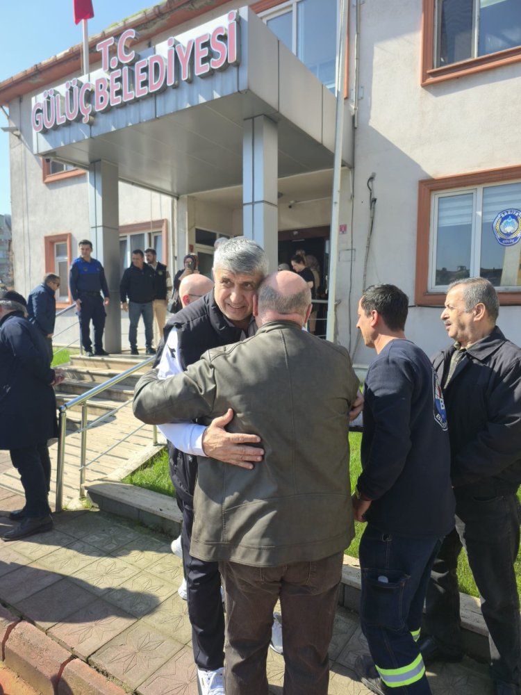 BELEDİYE BAŞKANIMIZ SADIK RECEP KARA VE MECLİS ÜYELERİMİZİ UMRE YOLCULUĞUNA UĞURLANDI
