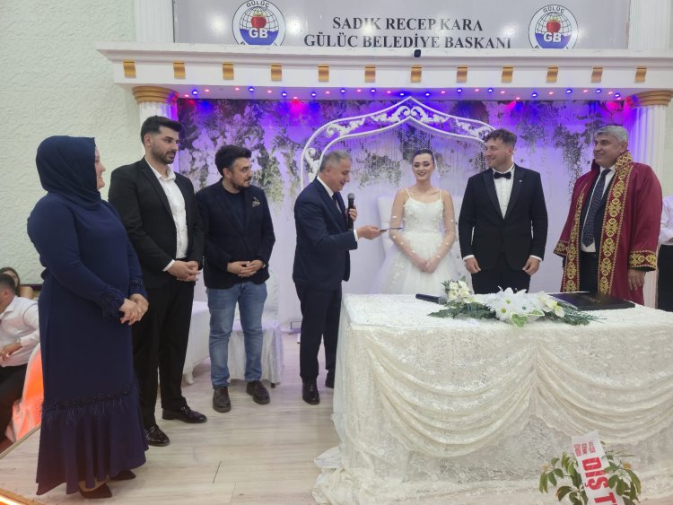 GENÇ ÇİFTİMİZE BİR ÖMÜR BOYU MUTLULUKLAR DİLERİZ...