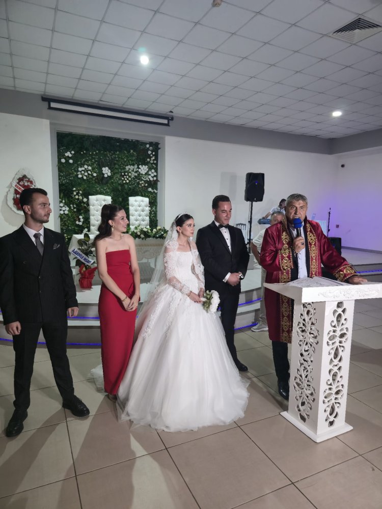 GENÇ ÇİFTİMİZE BİR ÖMÜR BOYU MUTLULUKLAR DİLERİZ
