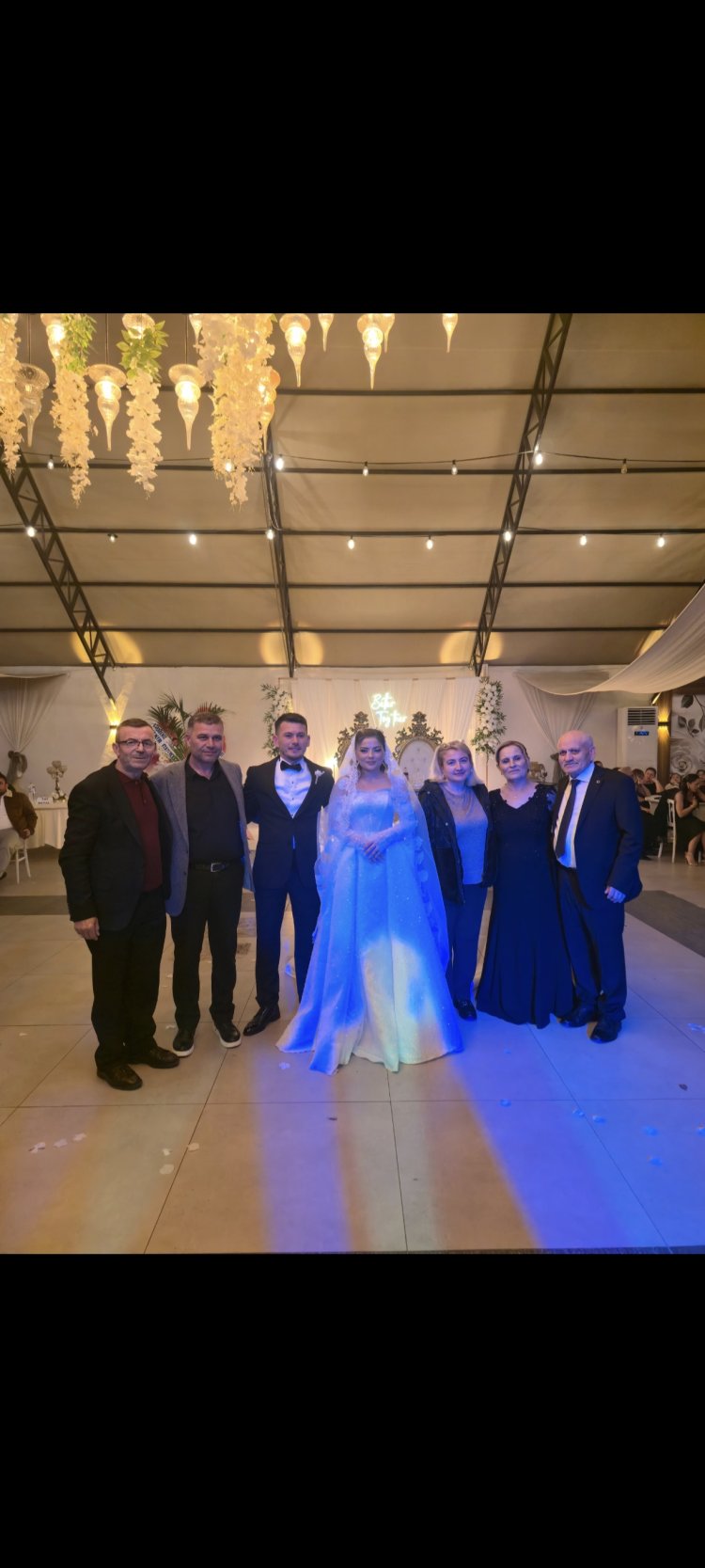 GENÇ ÇİFTİMİZE BİR ÖMÜR BOYU MUTLULUKLAR DİLERİZ