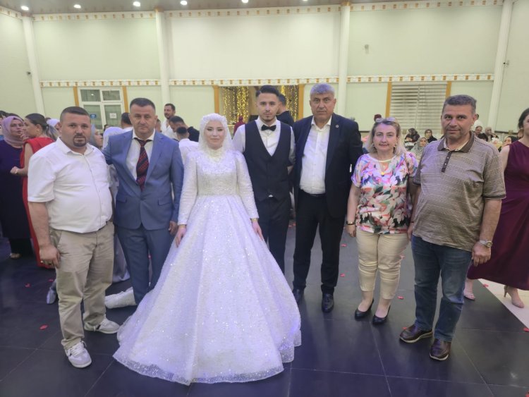 GENÇ CİFTİMİZE BİR ÖMÜR BOYU MUTLULUKLAR DİLERİZ