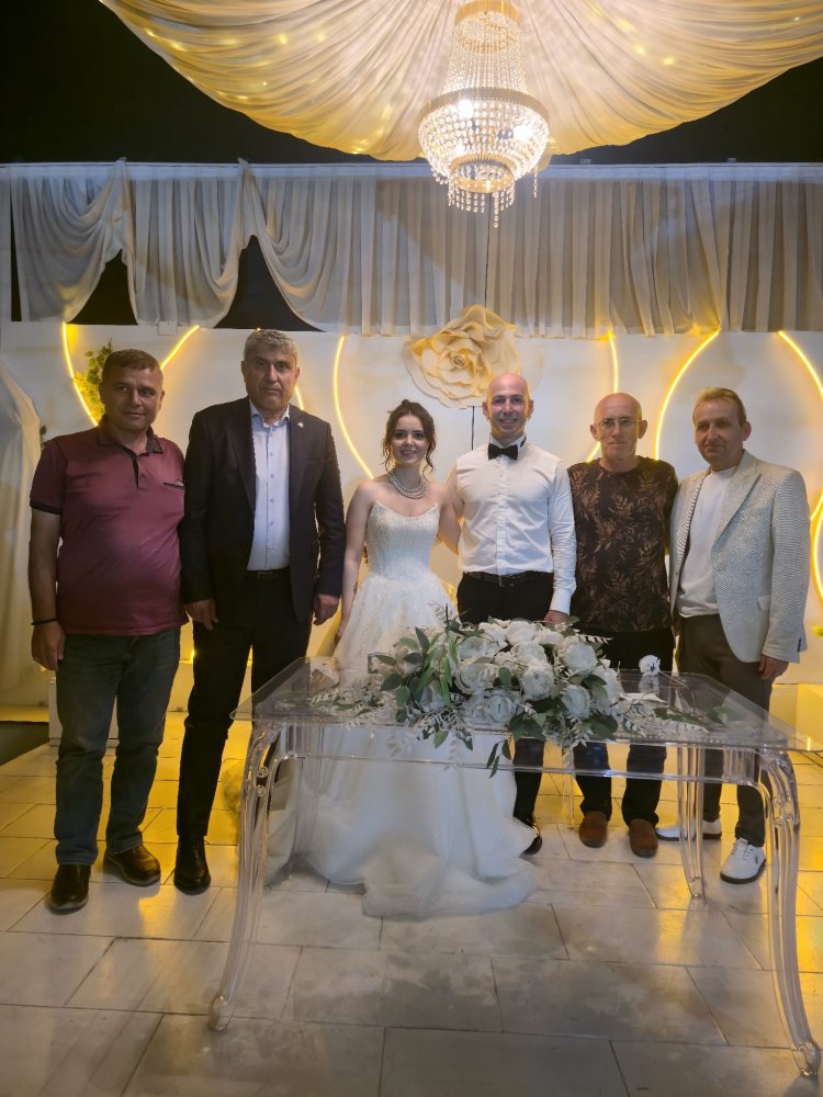 GENÇ ÇİFTİMİZE BİR ÖMÜR BOYU MUTLULUKLAR DİLERİZ