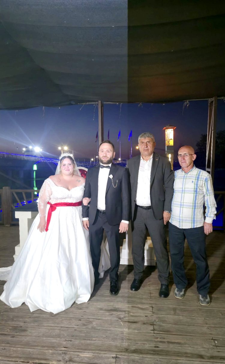GENÇ ÇİFTİMİZE BİR ÖMÜR BOYU MUTLULUKLAR DİLERİZ