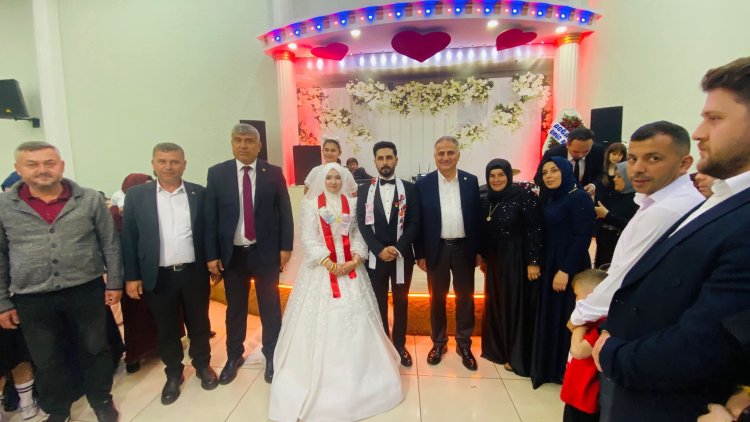 GENÇ ÇİFTİMİZE BİR ÖMÜR BOYU MUTLULUKLAR DİLİYORUZ...