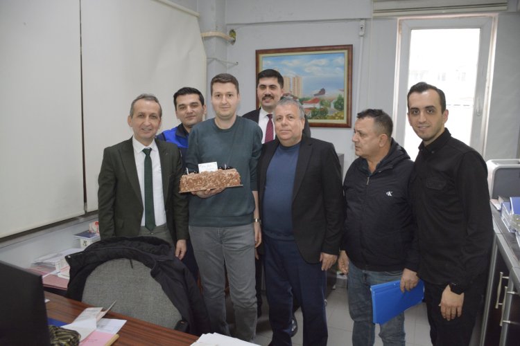 BELEDİYE BAŞKANIMIZ SADIK RECEP KARA BELEDİYE PERSONELİMİZ SALİH ÇAKIR'IN DOĞUM GÜNÜNÜ UNUTMADI....