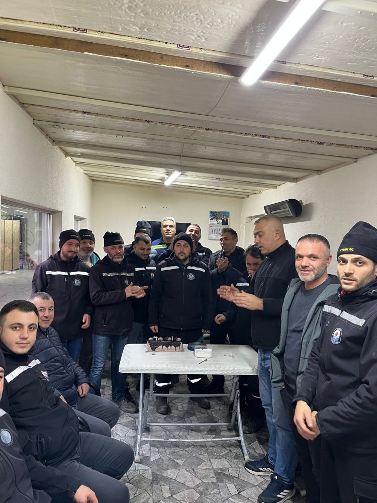 BELEDİYE BAŞKANIMIZ SADIK RECEP KARA BELEDİYEMİZ PERSONELİ BARIŞ ŞİMŞEK'İN DOĞUM GÜNÜNÜ UNUTMADI...