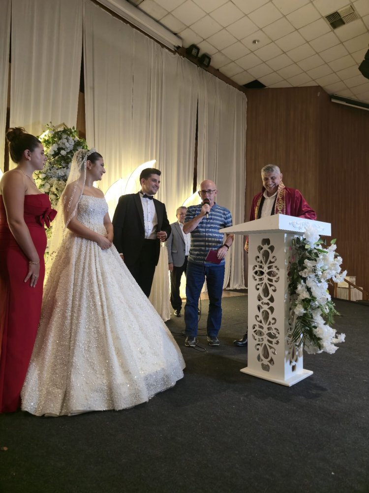 GENÇ ÇİFTİMİZE BİR ÖMÜR BOYU MUTLULUKLAR DİLERİZ