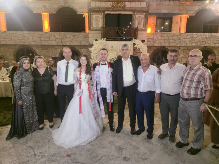 GENÇ ÇİFTİMİZE BİR ÖMÜR BOYU MUTLULUKLAR DİLERİZ