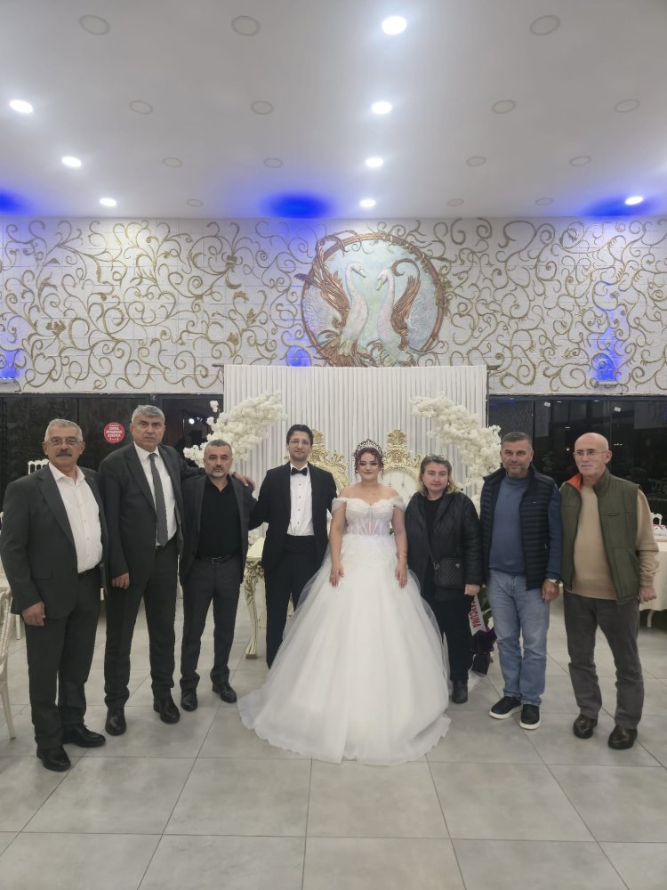 GENÇ ÇİFTİMİZE BİR ÖMÜR BOYU MUTLULUKLAR DİLERİZ