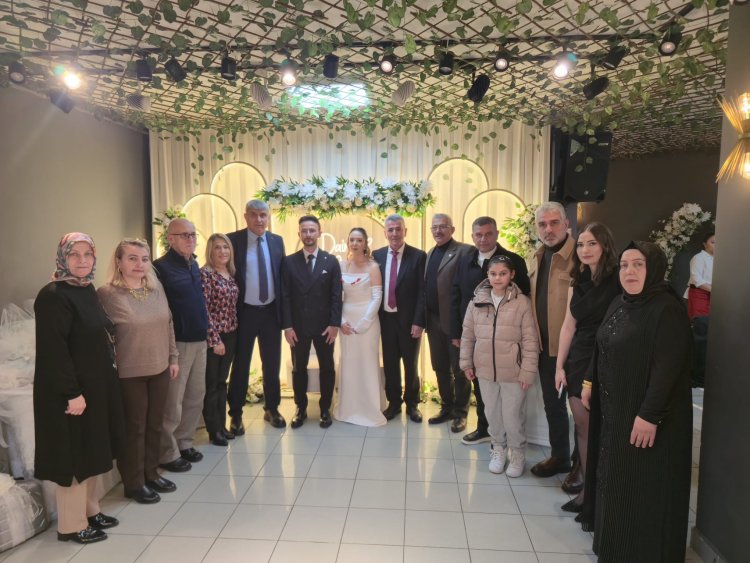 GENÇ ÇİFTİMİZE BİR ÖMÜR BOYU MUTLULUKLAR DİLERİZ...