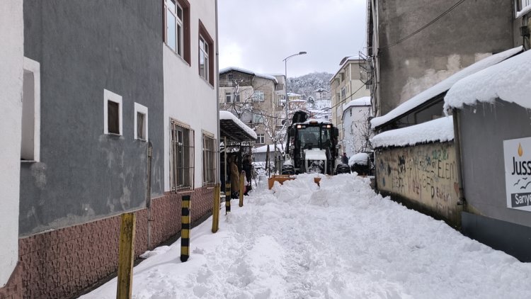 BAŞKANIMIZ KARLA MÜCADELE KAPSAMINDA SAHADA ÇALIŞMALARI YERİNDE İNCELEDİ..