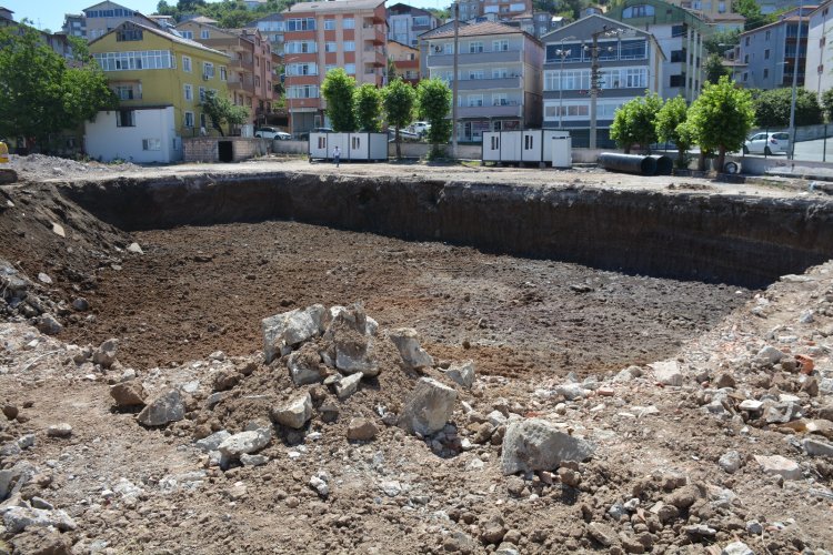 GÜLÜÇ VESİLE DİKMEN İLKOKULU SAHASINDA ÇALIŞMALAR DEVAM EDİYOR!