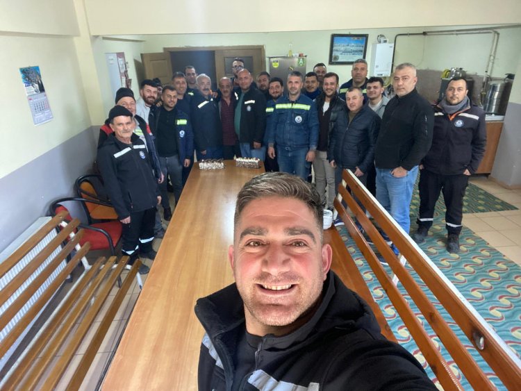 BELEDİYE BAŞKANIMIZ SADIK RECEP KARA BELEDİYEMİZ PERSONELİ EROL AYAZ VE ZAFER ÇİĞBASMAZIN DOĞUM GÜNÜNÜ UNUTMADI...