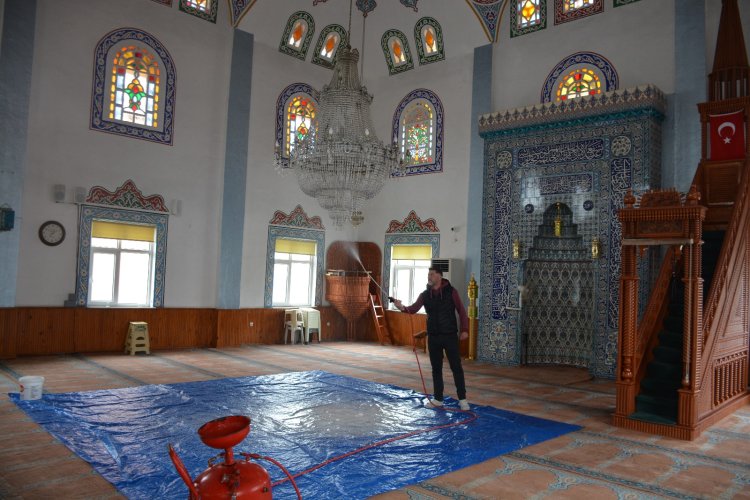 CAMİLERİMİZDE TEMİZLİK ÇALIŞMASI BAŞLATILDI