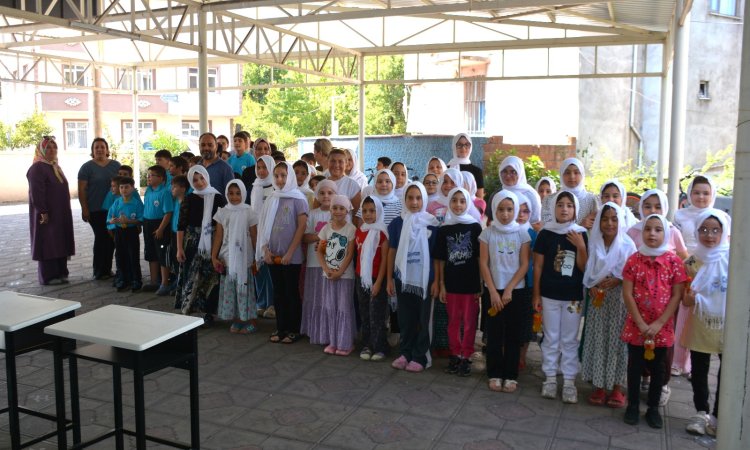 KUR'AN KURSU ÖĞRENCİLERİNE ANLAMLI ZİYARET VE HEDİYELER!