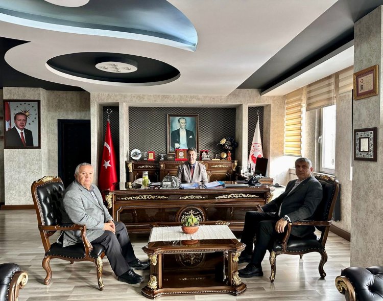 SAYIN KAYMAKAMIMIZA MİSAFİRPERVERLİKLERİNDEN DOLAYI TEŞEKKÜR EDERİZ..