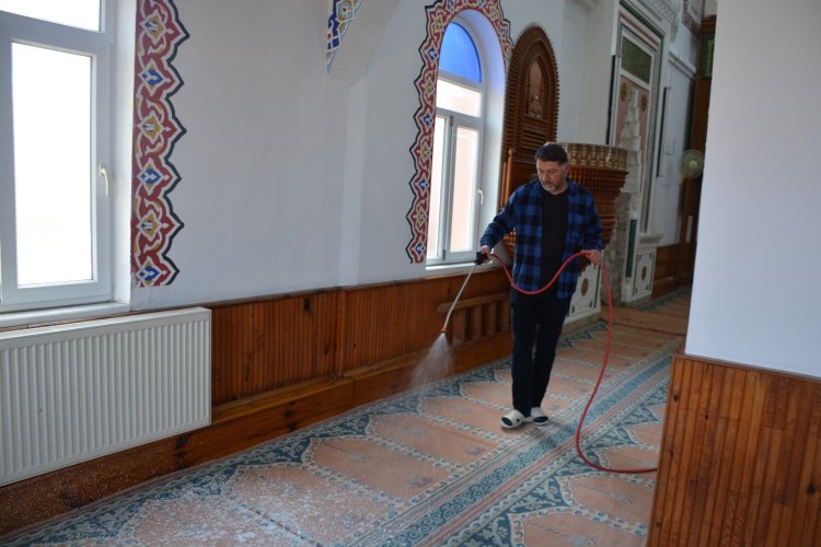 CAMİLERİMİZDE TEMİZLİK ÇALIŞMASI BAŞLATILDI