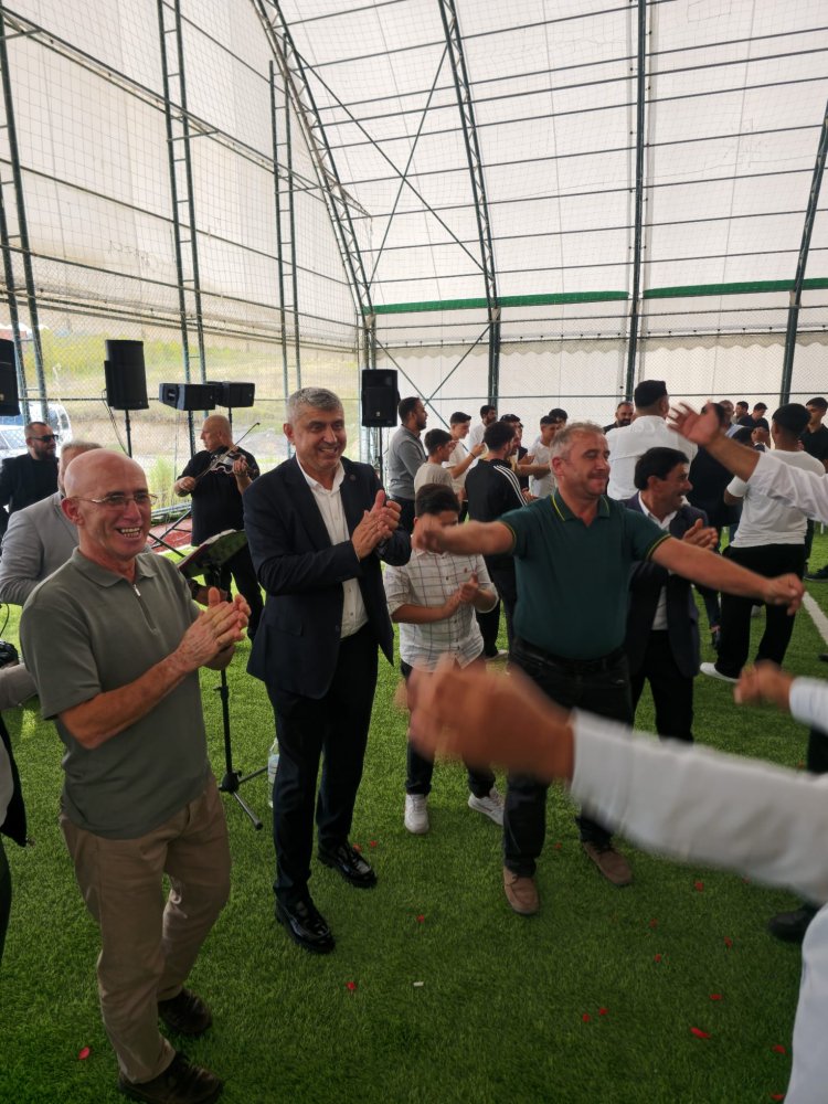 GENÇ ÇİFTİMİZE BİR ÖMÜR BOYU MUTLULUKLAR DİLERİZ