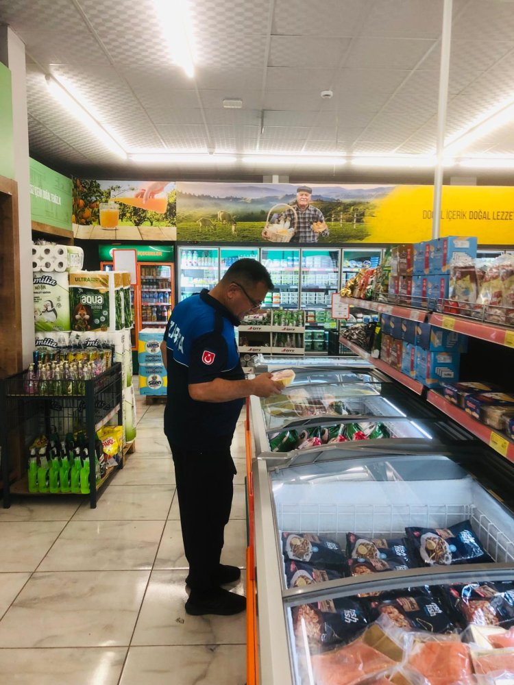 ZABITA EKİPLERİMİZDEN MARKET DENETİMİ ARALIKSIZ OLARAK DEVAM EDİYOR...
