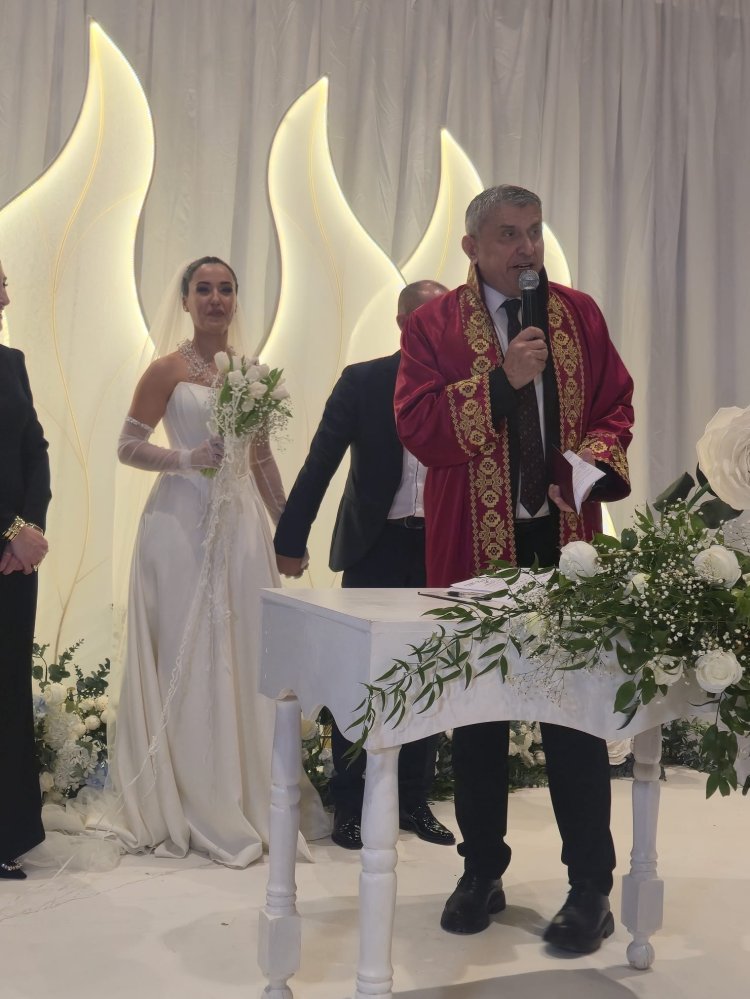 GENÇ ÇİFTİMİZE BİR ÖMÜR BOYU MUTLULUKLAR DİLERİZ