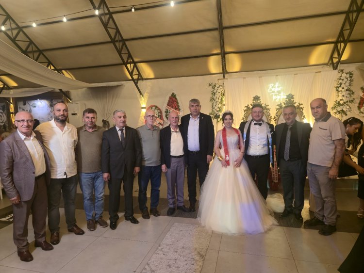 GENÇ ÇİFTİMİZE BİR ÖMÜR BOYU MUTLULUKLAR DİLERİZ