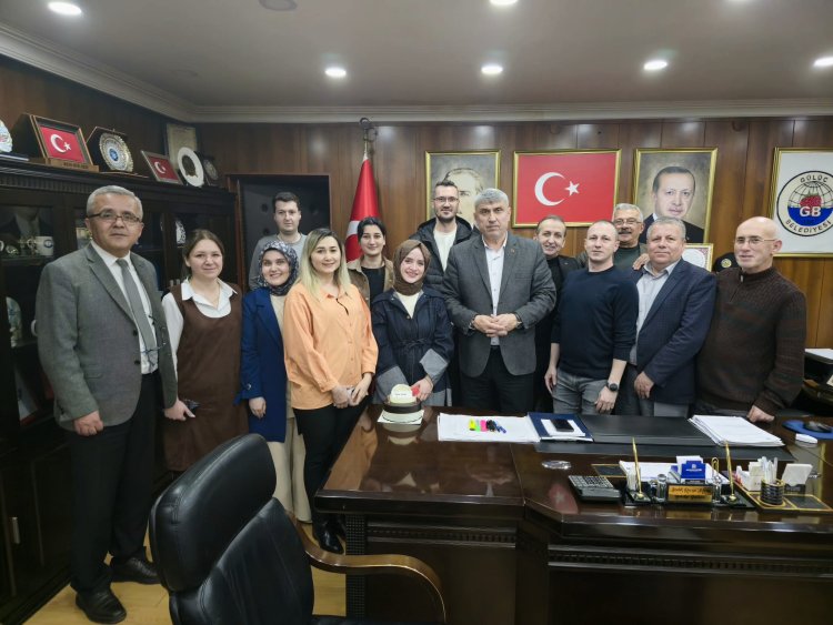 BELEDİYE BAŞKANIMIZ SADIK RECEP KARA BELEDİYE PERSONELİMİZ SELVANUR FİDANGÜL'ÜN DOĞUM GÜNÜNÜ UNUTMADI