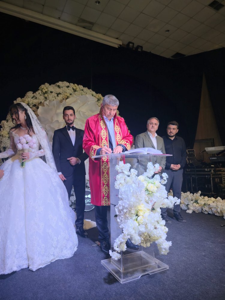 GENÇ ÇİFTİMİZE BİR ÖMÜR BOYU MUTLULUKLAR DİLERİZ