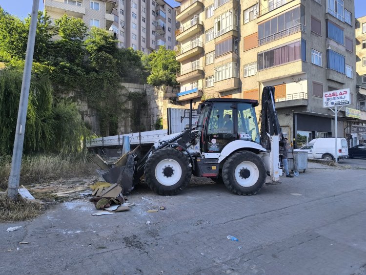 GÜLÜÇTE TEMİZLİK ÇALIŞMALARIMIZ ARALIKSIZ OLARAK DEVAM EDİYOR...
