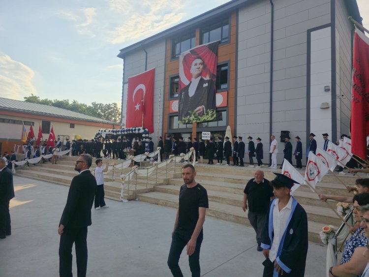Gençlerimizin Mezuniyet Sevincine Ortak Olduk